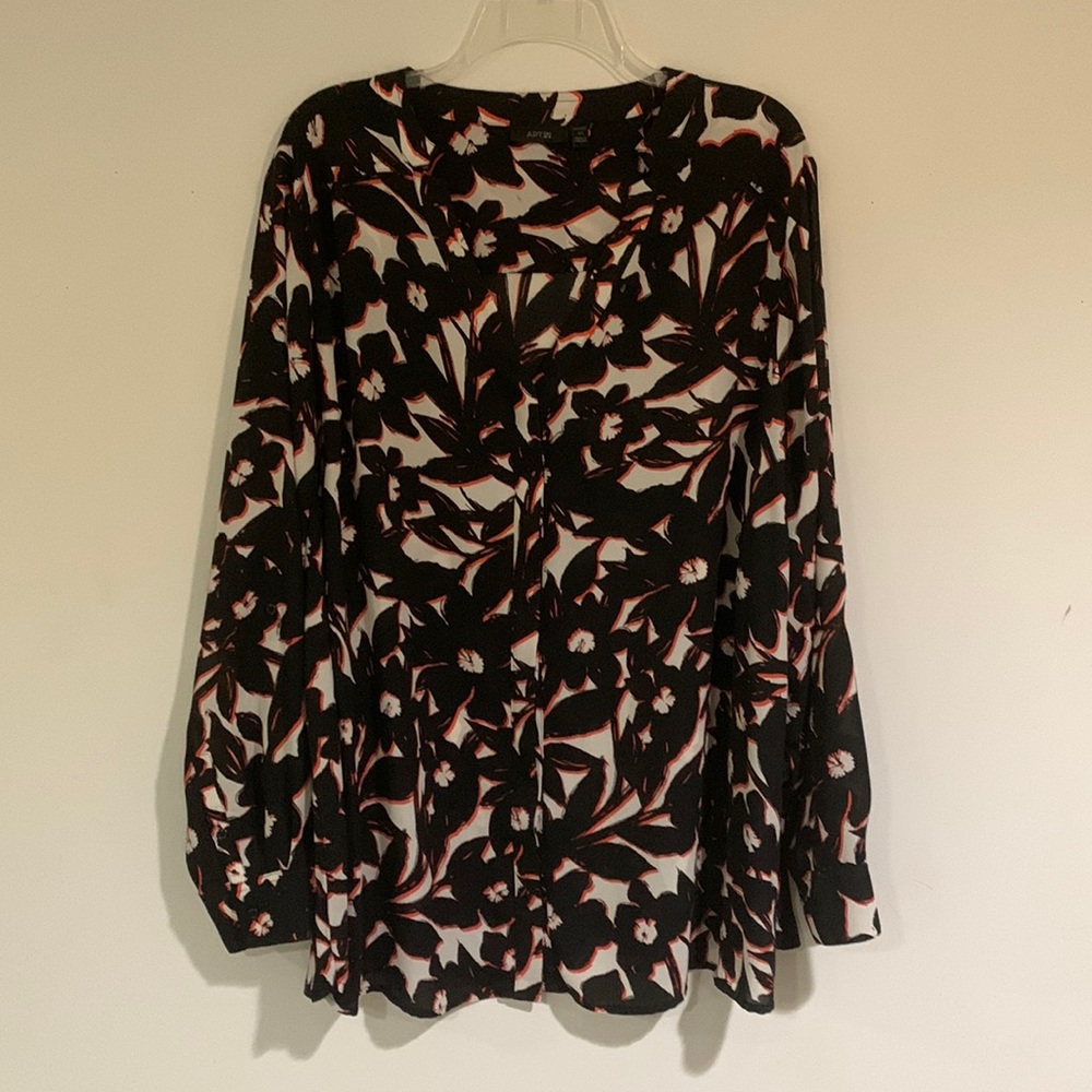 Apt. 9 Black/White/Red Floral Long Sleeve Button Down Blouse, Size 3X